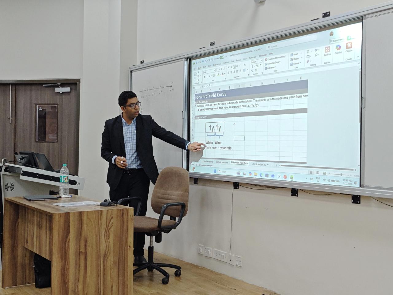 Teaching the forward yield curve live in Excel on a smartboard